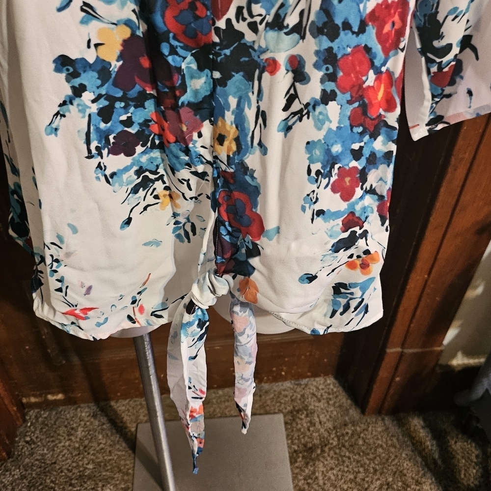 Bluetime Boho V-neck Tie Front Floral Blouse White Size M - Picture 6 of 9